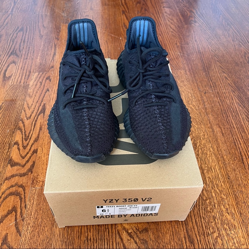 YEEZY 350 V2 ONYX size 6.5